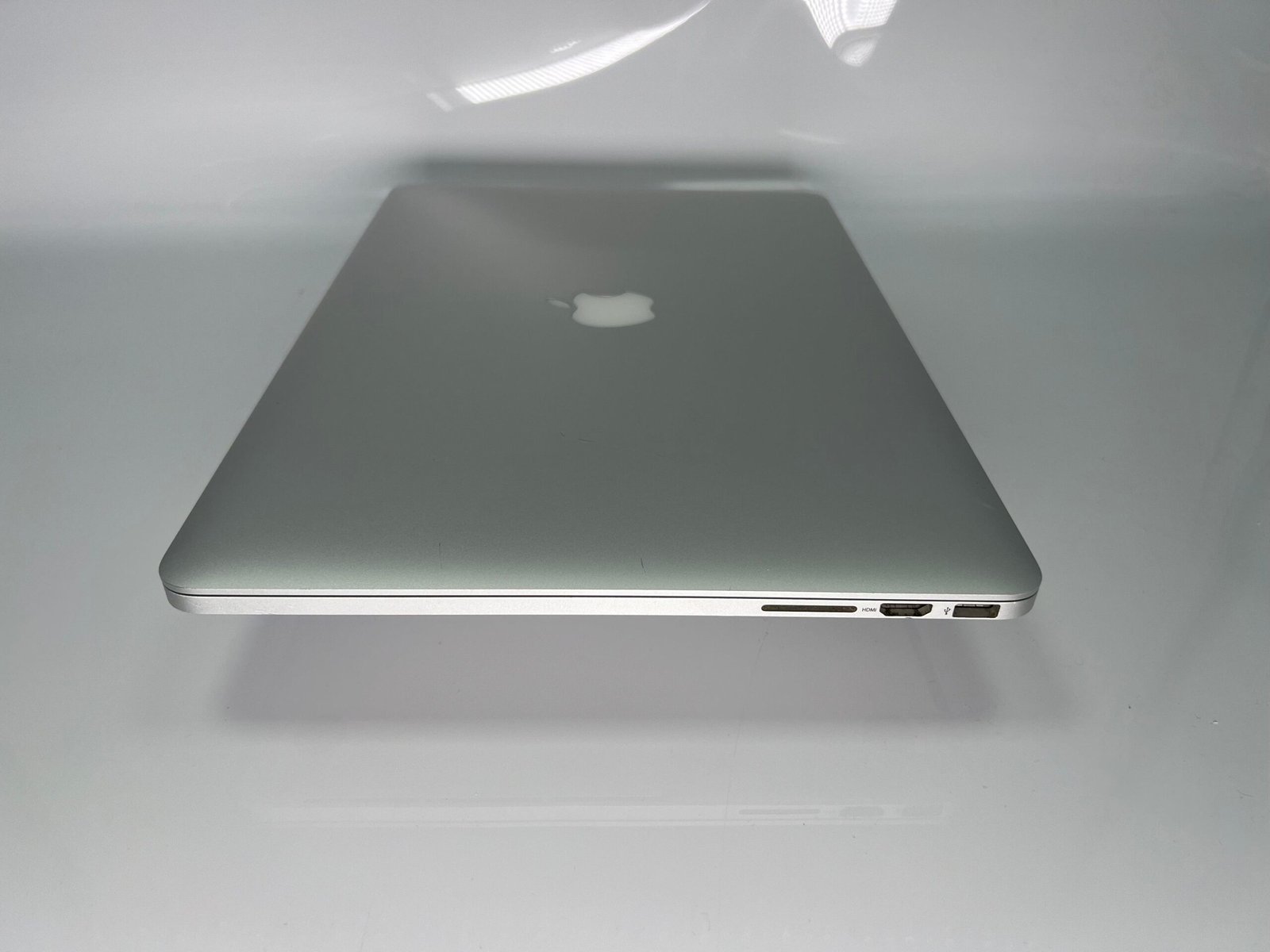 ⁦2014 MacBook Pro 15-inch i7 2.5GHz 16GB RAM 512GB SSD Silver⁩ - الصورة ⁦5⁩