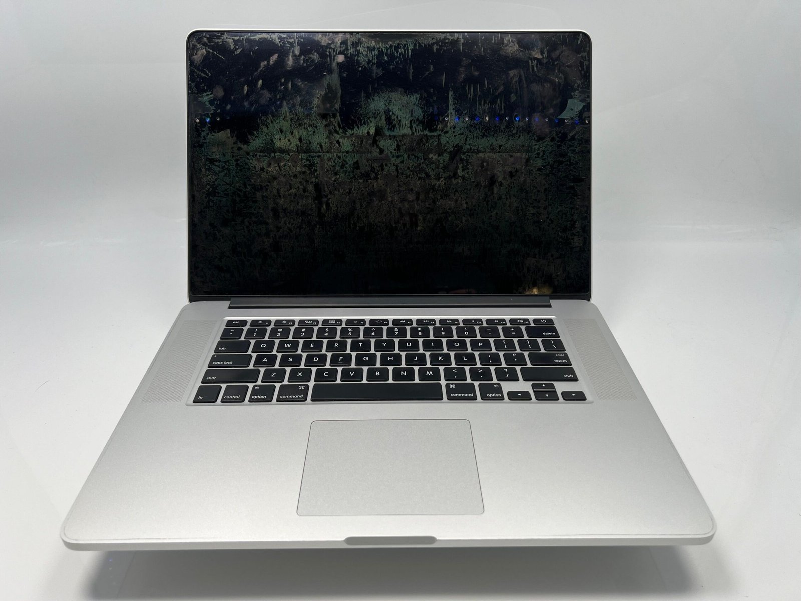 ⁦2014 MacBook Pro 15-inch i7 2.5GHz 16GB RAM 512GB SSD Silver⁩ - الصورة ⁦2⁩