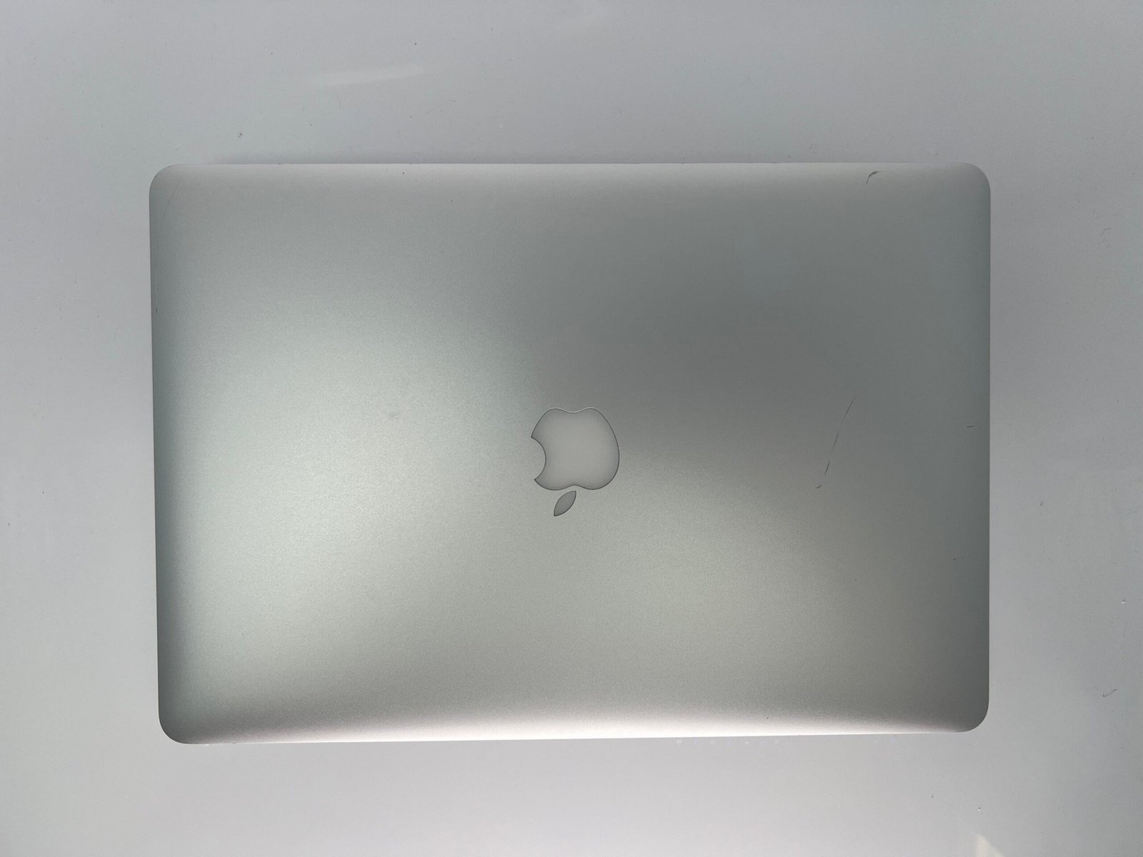 ⁦2014 MacBook Pro 15-inch i7 2.5GHz 16GB RAM 512GB SSD Silver⁩ - الصورة ⁦8⁩