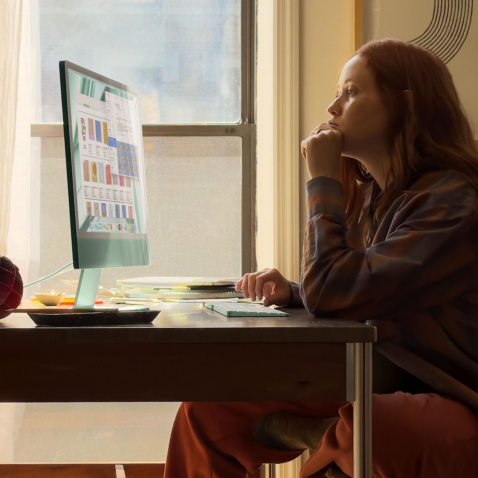 ⁦24-inch iMac with Retina 4.5K display: Apple M3 chip with 8‑core CPU and 8‑core GPU. 256GB SSD - Blue⁩ - الصورة ⁦6⁩